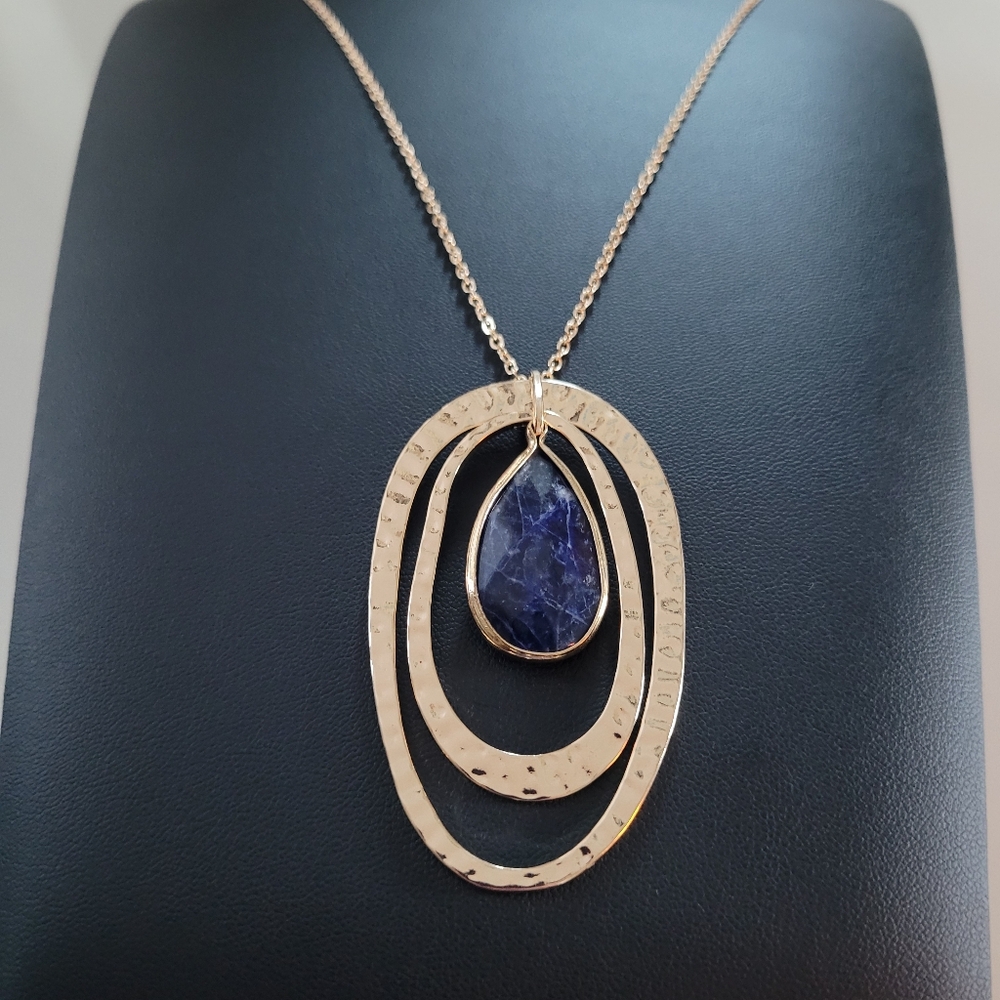 Versona Blue Marbled Teardrop Framed By Hammered Look Gold-tone Ovals Necklace - Picture 4 of 14